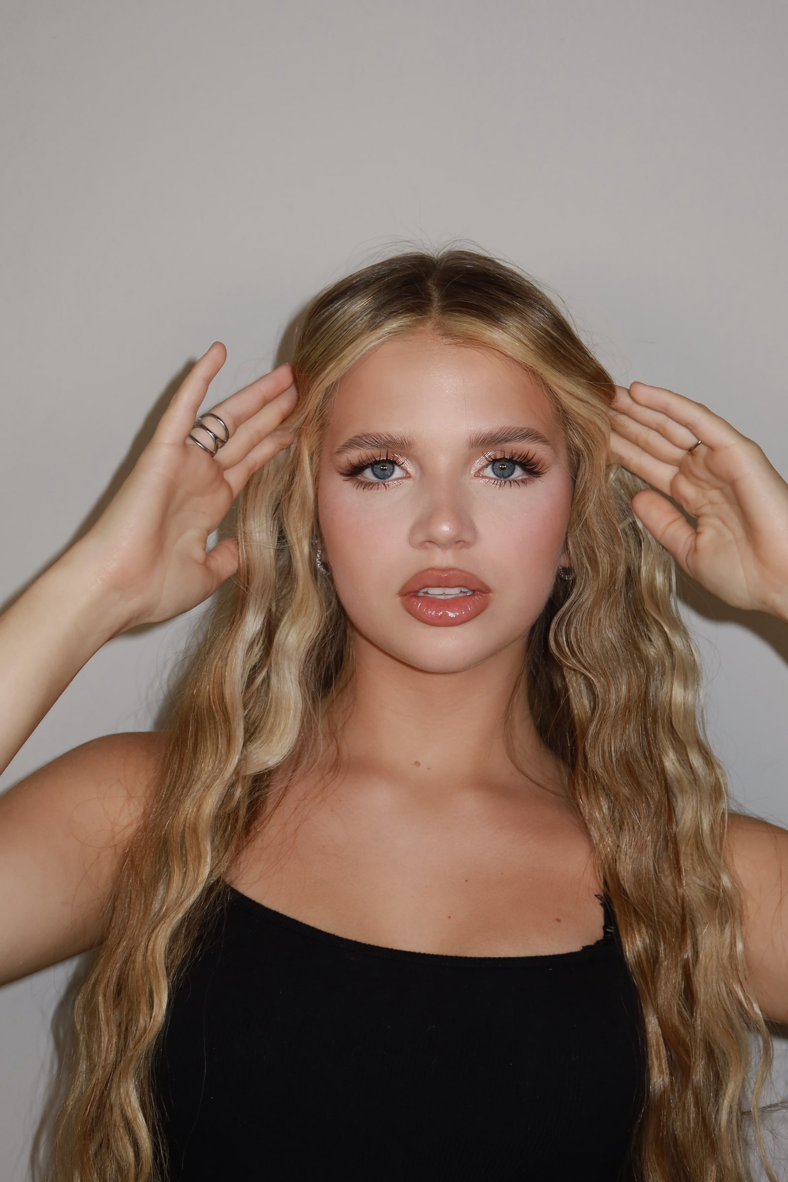 Polished blonde glam makeup look